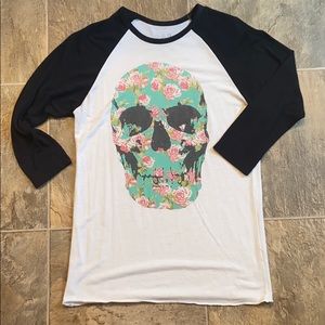 Quarter sleeve skull T